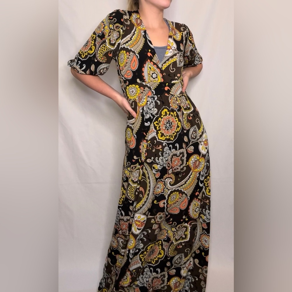 Multicolor dress.feels like silk/spandex mix. model is size s/m